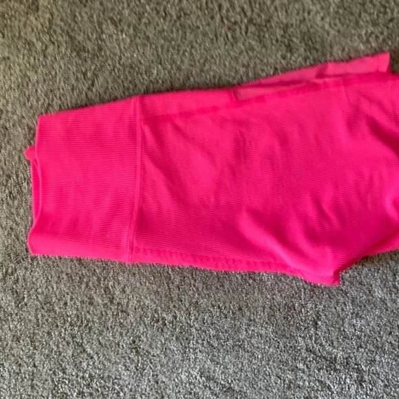 Beach Riot - Picture 5 of 8